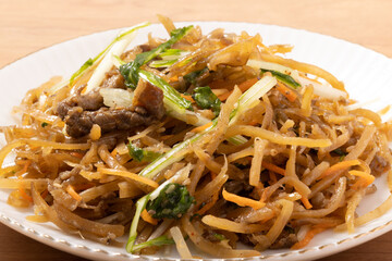 きんぴらごぼうと水菜のサラダ（牛肉入り）