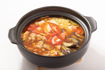 トマト鍋（鶏もも肉　なす　キャベツ）