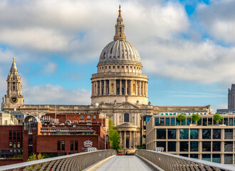Fototapeta premium St. Paul's cathedral seen from Millennium bridge, London, UK