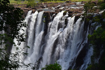 Die Victoriaf&auml;lle sind ein breiter Wasserfall des Sambesi zwischen Victoria Falls in Simbabwe (Victoria Falls) und Sambia (Livingston).
