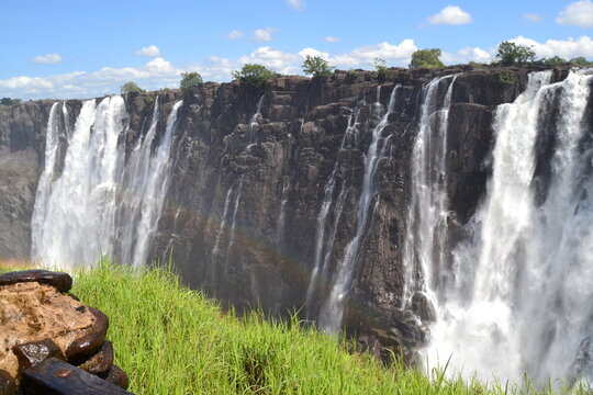 Die Victoriaf&auml;lle sind ein breiter Wasserfall des Sambesi zwischen Victoria Falls in Simbabwe (Victoria Falls) und Sambia (Livingston).