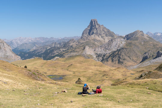 Couple of hikers resting in the Pyrenees National Park. Midi d'Ossau Peak, Lac  Casterau