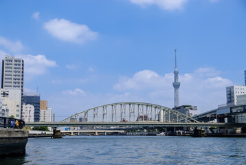 Fototapeta premium 隅田川と東京スカイツリー、両国付近、総武線隅田川橋梁