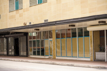 Downtown Miami shops and restaurants permanently closed during 2024 economic recession