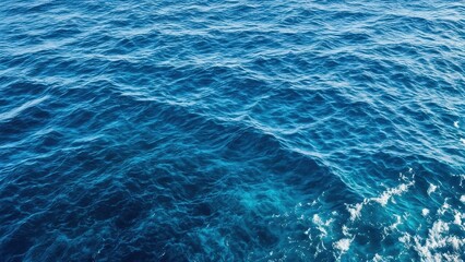 Fototapeta premium A serene view of ocean waves reflecting sunlight, showcasing the beauty of water.