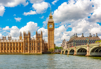 Fototapeta premium Big Ben with Houses of Parliament and Westminster bridge, London, UK