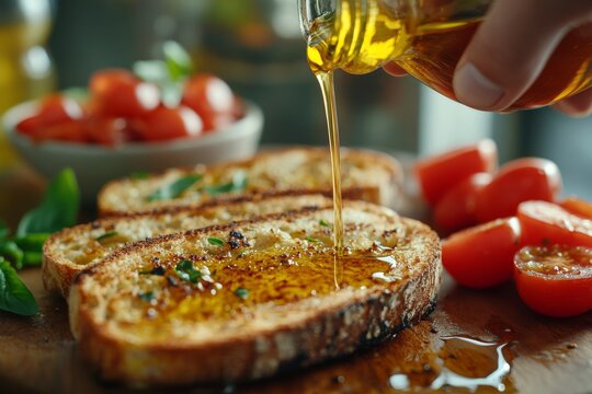 Rebanadas de pan tostado son rociadas con aceite de oliva y acompa&ntilde;adas de tomates frescos. Un plato simple y delicioso listo para servir.
