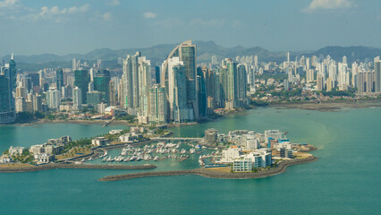 Naklejka premium Panama City Skyline: Urban Growth Meets Coastal Beauty