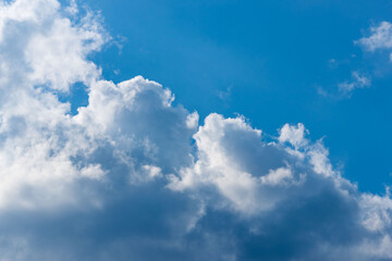 秋の青空と雲のコントラスト 4