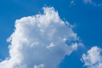 秋の青空と雲のコントラスト 15