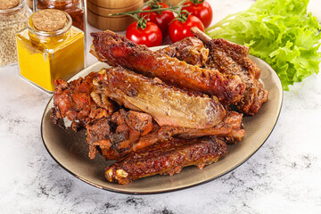Roasted duck wings with sauce