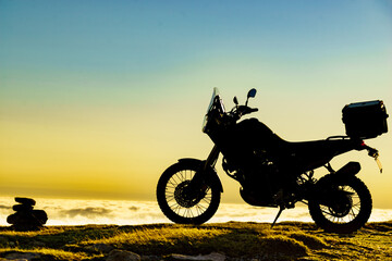 Obraz premium Motorcycle on mountain top