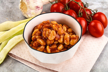 White baked bean in tomato sauce