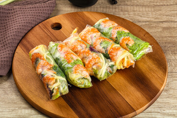 Vietnamese spring roll with prawn and mango