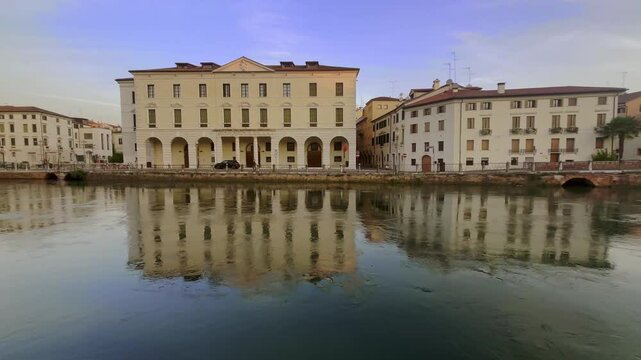 citt&agrave; di treviso sul fiume sile, italia, 22 settembre 2024, city of treviso on sile river, italy, 22th september 2024