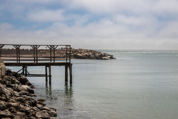 Obraz premium Exposure of the The Swakopmund Jetty Pier, view of the harbour and The Swakopmund beach.