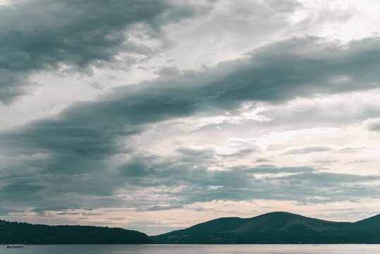 山並みと雲