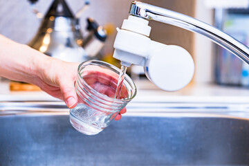 PFAS ： 有機フッ素化合物 は 浄水器 で 除去 可能 【 水質 の 社会問題 の...