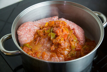 Detalhe de poupa de tomate para refogado o cozinhado da carne.  