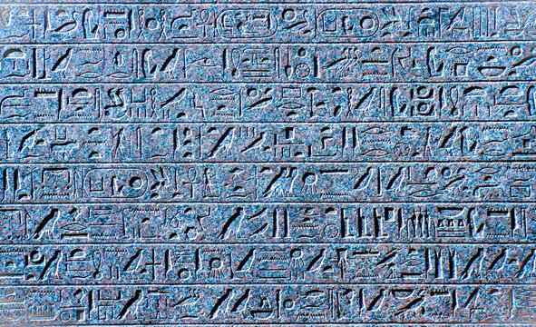 Gescantes historisches Farbfoto mehrerer Reihen von Hieroglyphen und Kartuschen, Karnak, &Auml;gypten