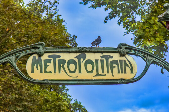 Metro sign in Paris subway