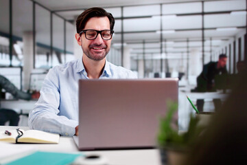 Fototapeta premium Analyst Trading Stock On Business Laptop