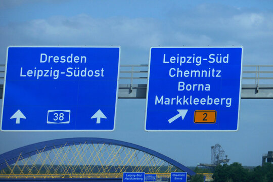 Autobahnschild Richtung Dresden Leipzig-S&uuml;d