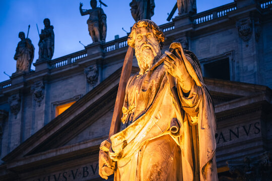 Statue of St. Paul sculpted in 1838 by Adamo Tadolini