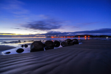 Twilight Serenity at Moeraki Boulders: Mystical Coastal Landscape in New Zealand