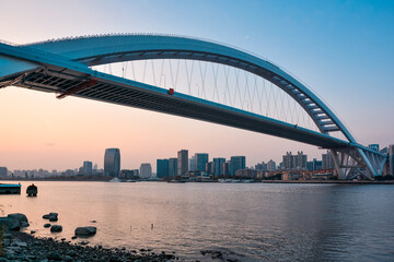 Fototapeta premium Urban arch bridge at dusk, Lupu Bridge scenery in Shanghai, China