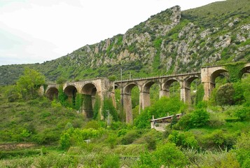 Obraz premium spans of different railway bridge construction styles 