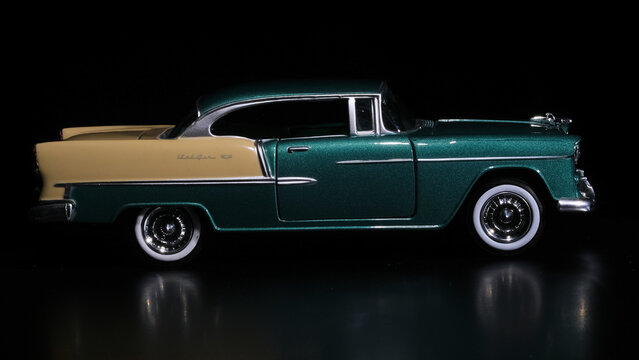 Collectible Scale Model Classic Cars - 1955 Chevy Bel Air