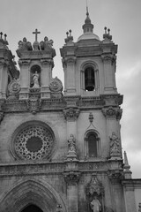 Portugal, oficialmente la República Portuguesa, es un Estado de Europa Meridional, fundado en 1143, que ocupa una superficie total de 92.212 km2. La parte continental está situada en el extremo suroes