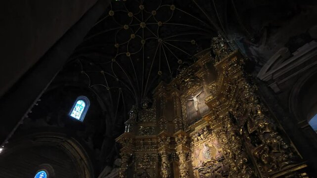 Altar mayor de la Concatedral de Santa Mar&iacute;a de la Redonda en Logro&ntilde;o, La Rioja, Espa&ntilde;a. Septiembre de 2024.