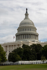 Fototapeta premium US Capitol building under cloudy skies