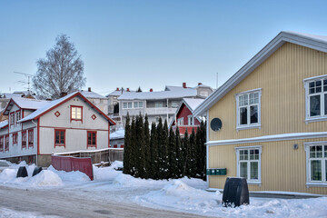 Halden, Stadt, Norwegen, Winter, verschneit, Altstadt, Historisch, Haus, Häuser, Gebäude, Holz, Holzhaus, Fenster, Tür, Straße, Schnee, verschneit, winterlich, Schneedecke, verschnörkelt, Giebel, Dach