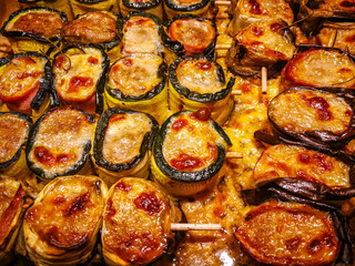 Meat and cheese skewers with courgettes and aubergines