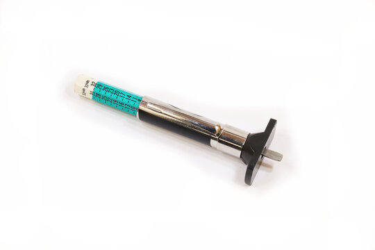 Tire tread measuring gauge