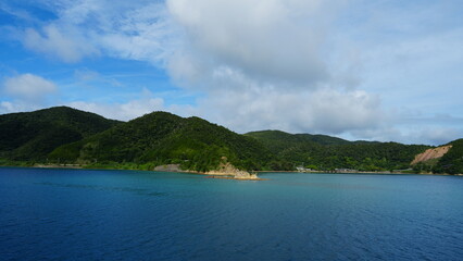 加計呂麻島の海と山