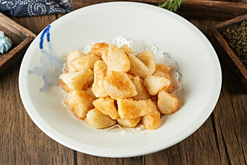 Fried potato wedges with salt and pepper powder