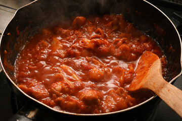 チキンのトマトソース煮込み