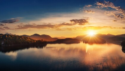 Obraz premium Panorama of beautiful sunrise over lake 