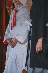 和装の新郎新婦