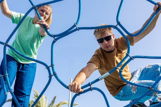 Young adults challenging visual-spatial boundaries at the beach