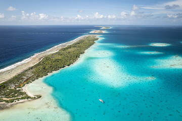 Obraz premium Paradise found - Aerial view of an atoll pass in French Polynesia