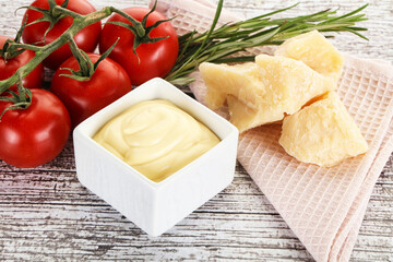 Cheese sauce in the bowl