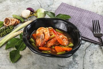 Prawn with asparagus and spices