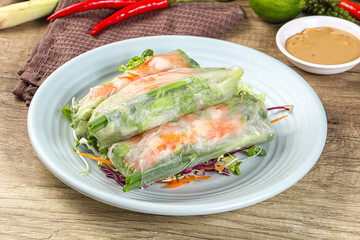 Vietnamese spring roll with prawn and salad