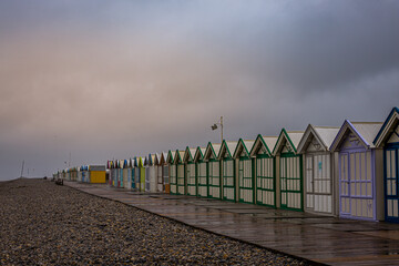 Les cabines de plage et l'océan à Cayeux-sur-Mer	