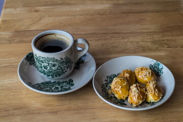 A cup of coffee with some cookies